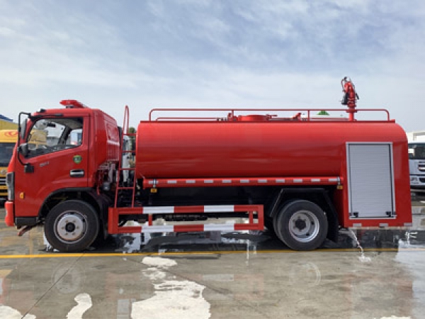 東風(fēng)多利卡7.2噸消防灑水車(國(guó)六)